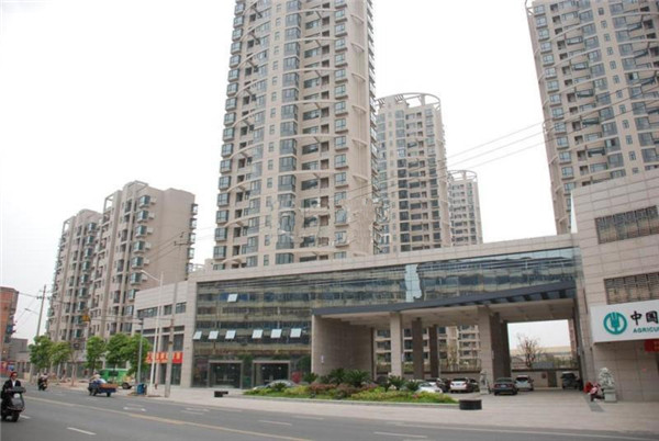 南昌市青云明珠小區(qū)面積18萬方（小區(qū)），2017年榮獲南昌市示范小區(qū)榮